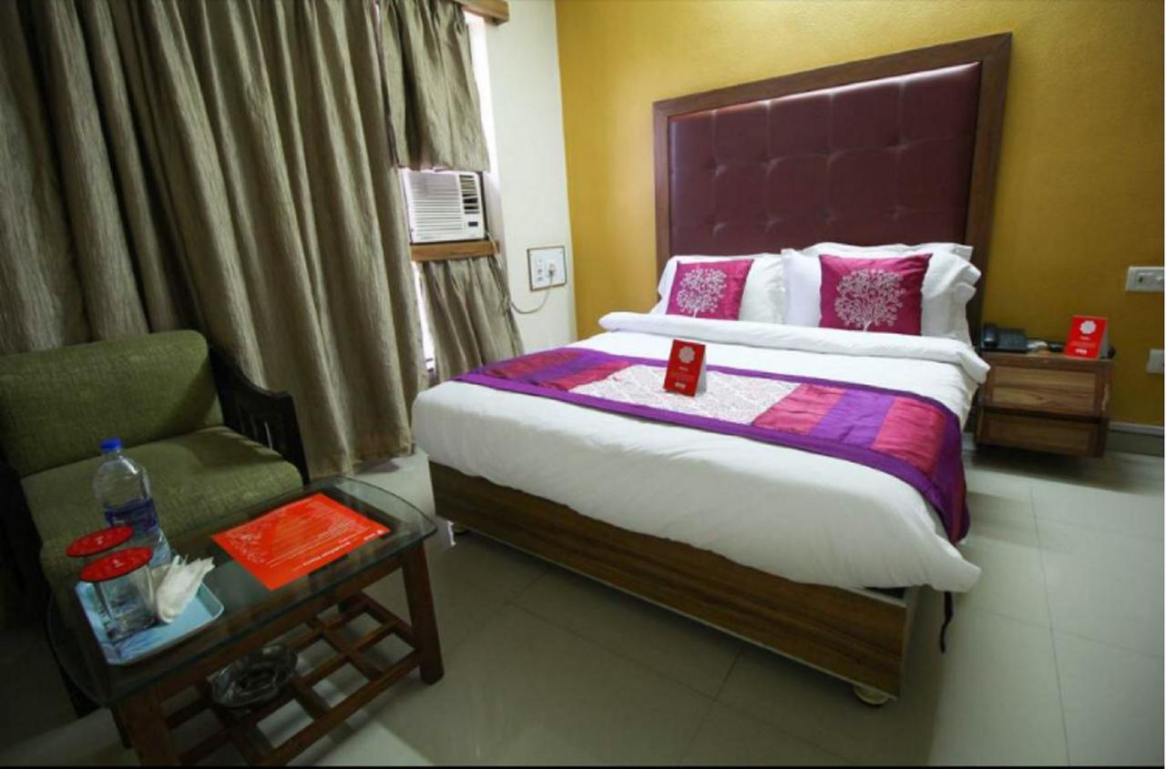 Hotel Executive Surat Exterior foto